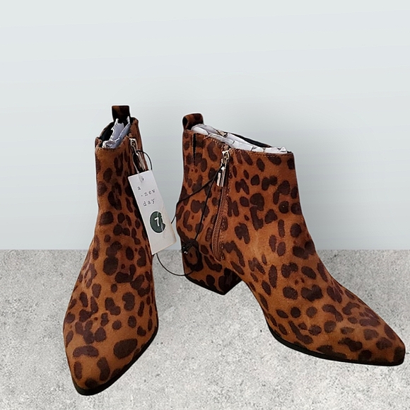 NWT Women's Valerie Microsuede Leopard Print Ankle Boots - Picture 4 of 6